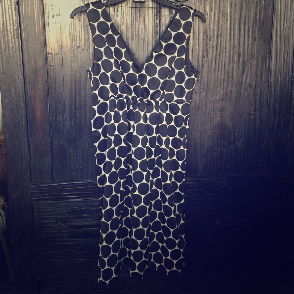 🎁 Black and White H&M Dress